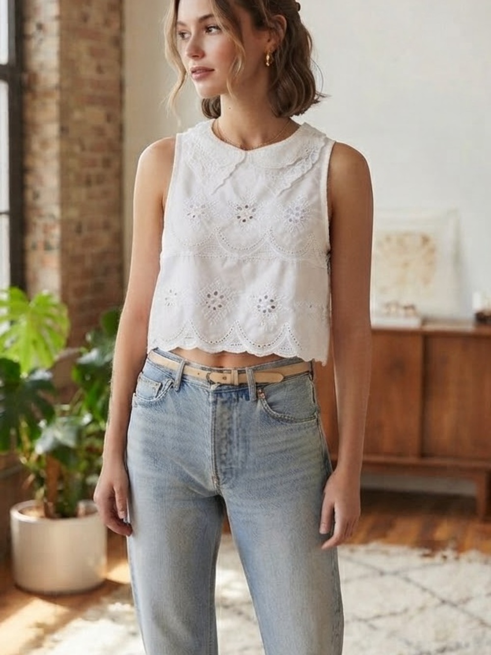 White Lace Sleeveless Cropped Top